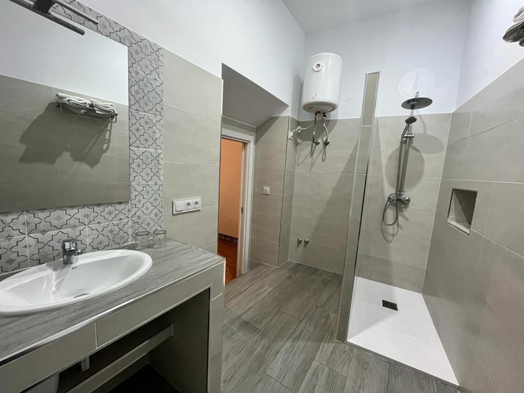 Pension Bienvenido Seville Exterior photo